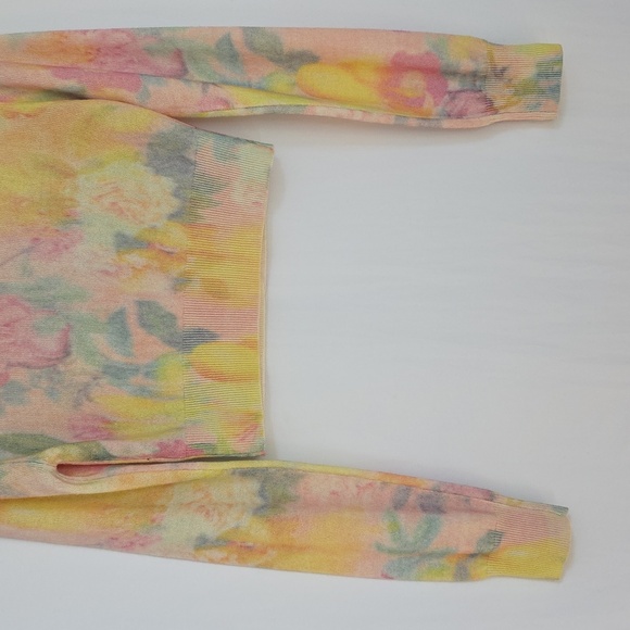 Le Superbe Pastel Crop Button Up Sweater with Large Sequin Accents.  Size Small - Picture 7 of 9